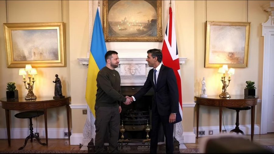 Vizita e papritur/ Presidenti ukrainas falënderon Britaninë për mbështetjen e saj të madhe