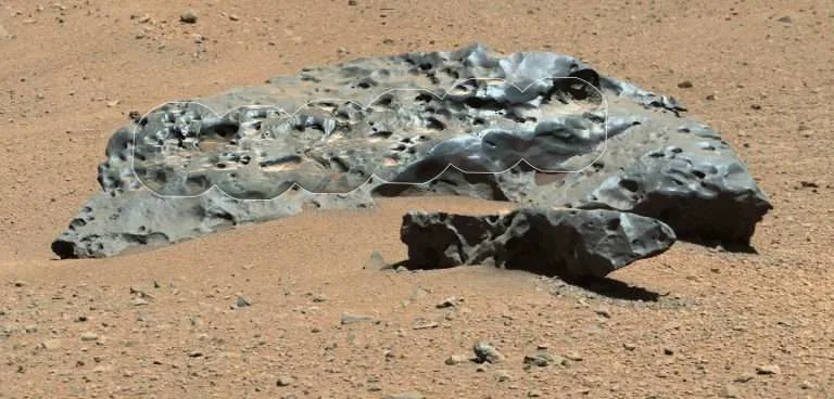 FOTO/ ‘Curiosity’ ka zbuluar një meteorit të rrallë metalik në Mars
