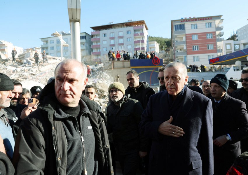 Presidenti i Turqisë, Erdogan do të vizitojë sot qytete të tjera të goditura nga tërmeti