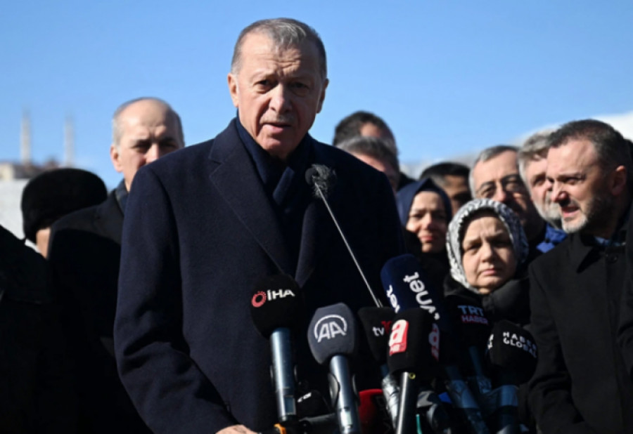 ‘Mangësi në reagimin e qeverisë’, rritet presioni ndaj Erdoganit pas tërmetit shkatërrimtar në Turqi