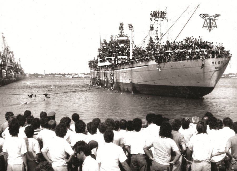 Si sot, më 11 shkurt 1991, eksodi i 20 mijë shqiptarëve nga porti i Durrësit 