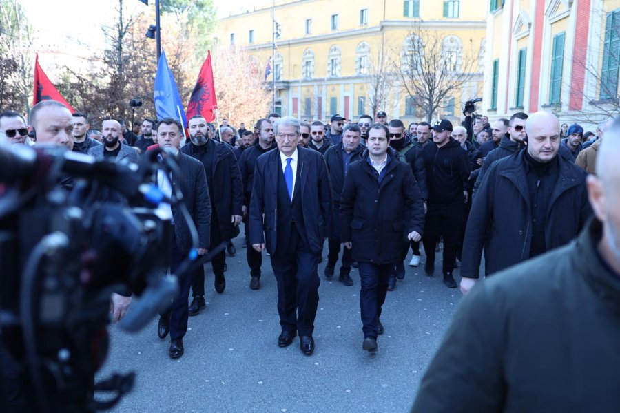 Mbyllet protesta/ Berisha ka një mesazh për marshimin e ditës së hënë