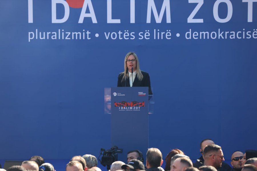 Kandidatja e opozitës në Korçë, Ledina Aliolli: Pluralizmit do i dalim Zot!