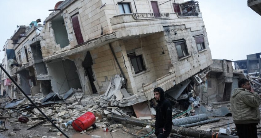 Nga tërmetet në Turqi, mbi 1 milion persona mbesin të pastrehë