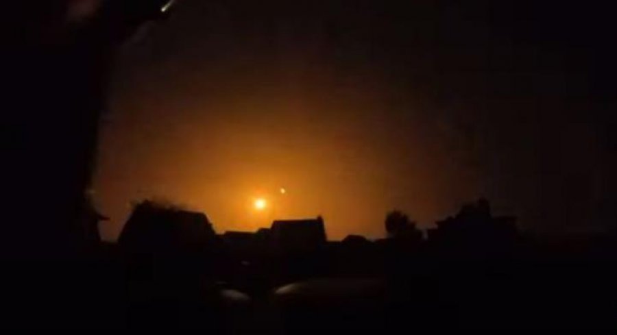 VIDEO/ Britanikët shijojnë shfaqjen e rënies së një meteori gjatë natës