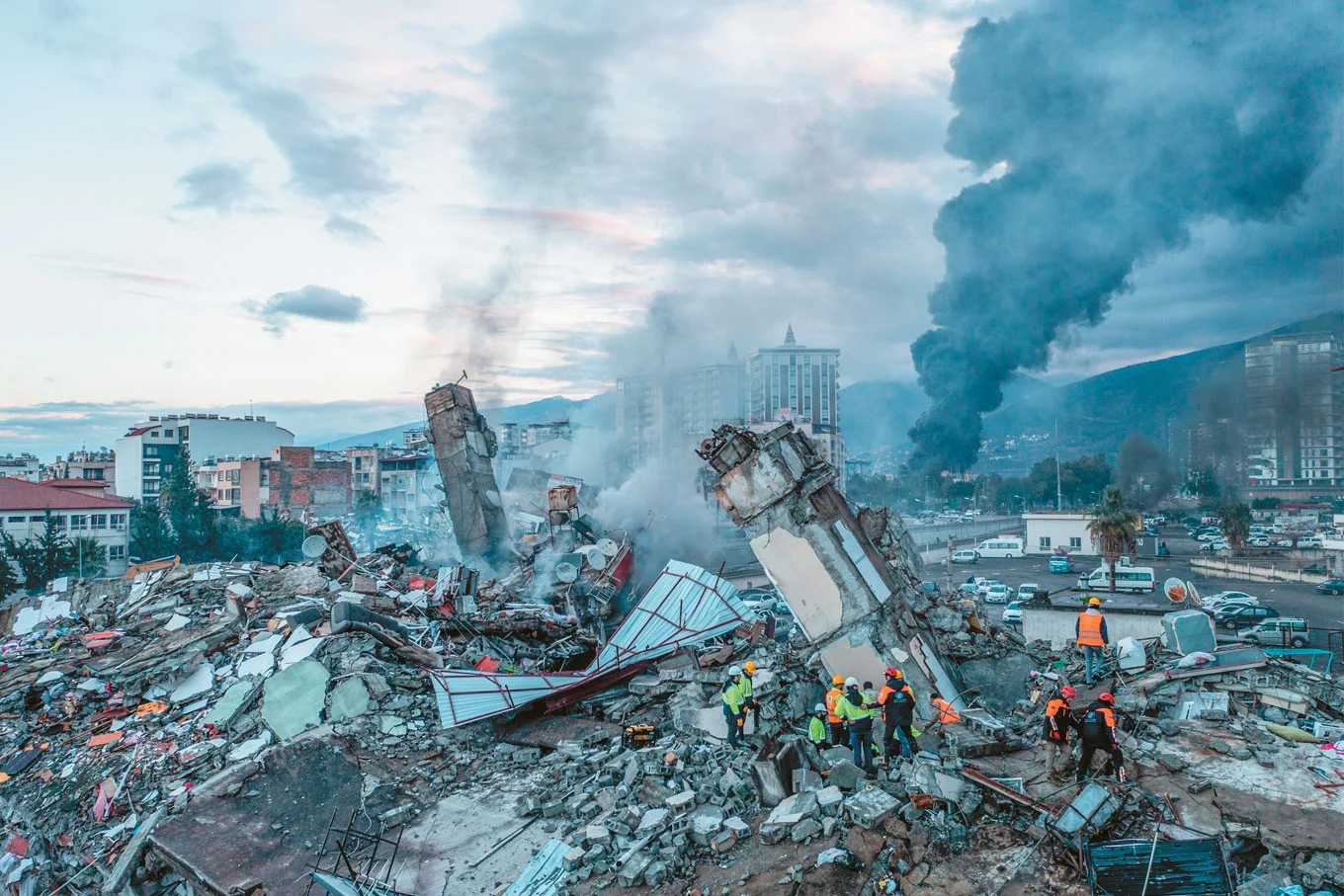 Mbi 36 mijë viktima nga tërmeti, Turqia arreston ndërtuesit, dhjetëra nën pranga