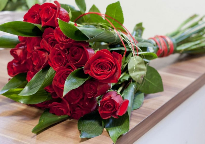 Emigrimi i rinisë zbeh Shën Valentinin, porositë për lule bëhen nga jashtë vendit