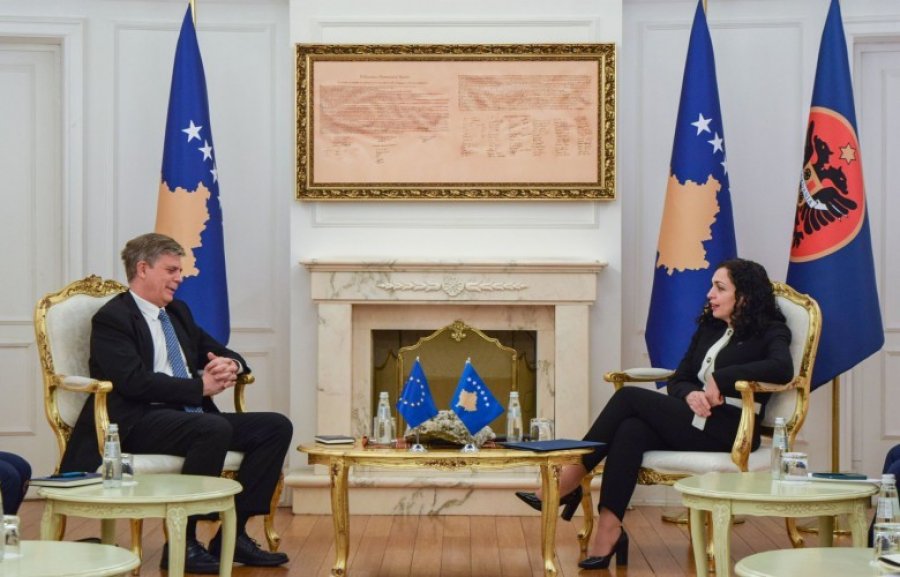 Presidentja Osmani dhe shefi i EULEX-it diskutojnë mbi zhvillimet e fundit në veri të Kosovës