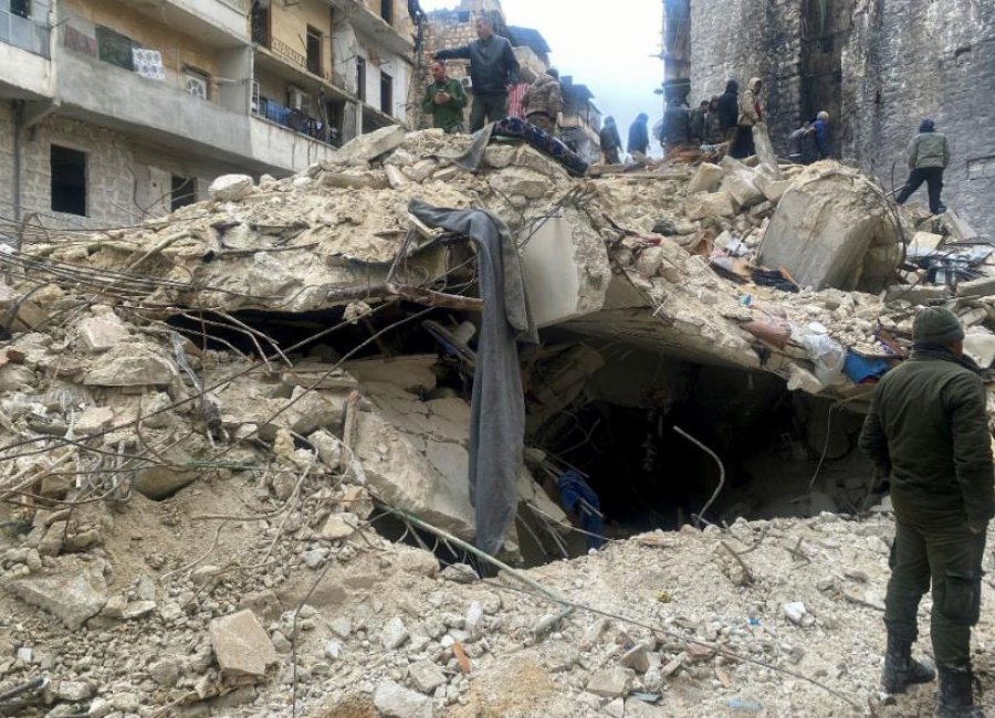 Assad i Sirisë pranon të hapë dy pika të tjera kufitare për të ndihmuar viktimat e tërmetit