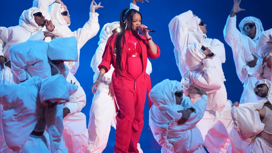 Zbulohet çmimi 'marramendës' i atleteve që Rihanna veshi në performancën e Super Bowl