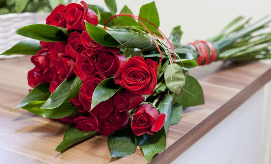 Emigrimi i rinisë zbeh Shën Valentinin, porositë për lule bëhen nga jashtë vendit