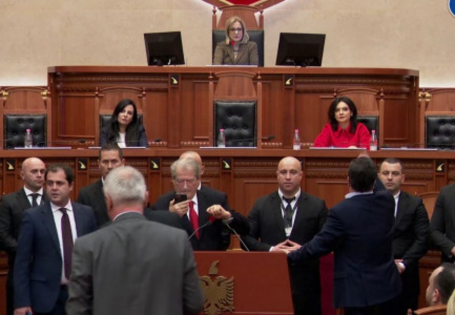 Nuk i do në seancë, Rama urdhëron përjashtimin e Berishës dhe deputetëve të PD