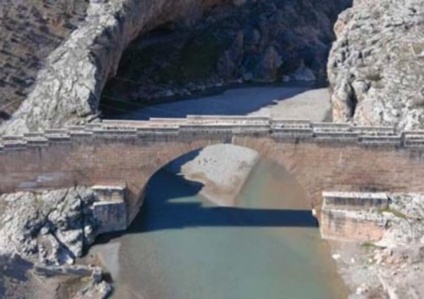 Pranë epiqendrës së tërmetit, në urën 1800-vjeçare nuk ka lëvizur asnjë gur