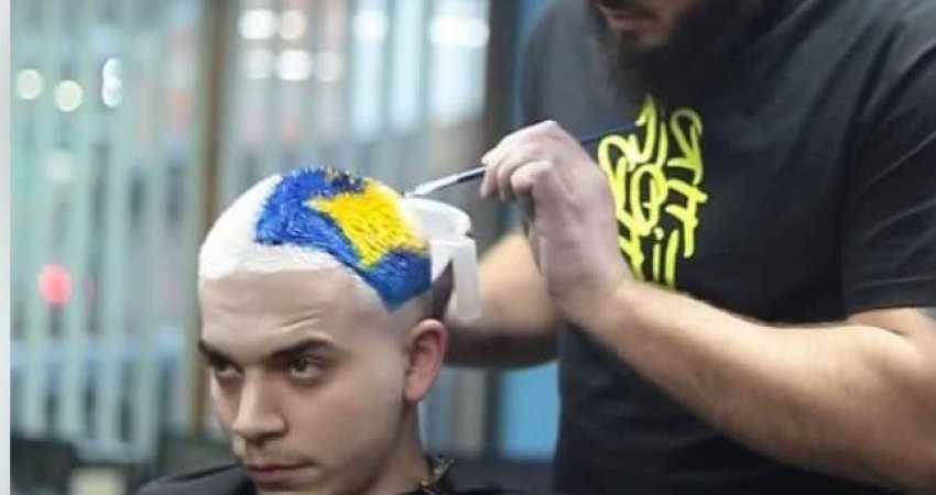 17 shkurti, frizeri Patrik Muhaxhiri bën flamurin e Kosovës në kokën e klinetit të tij