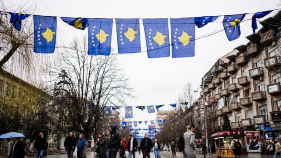 Mes ikjes e izolimit - Kosova feston një dekadë e gjysmë shtet