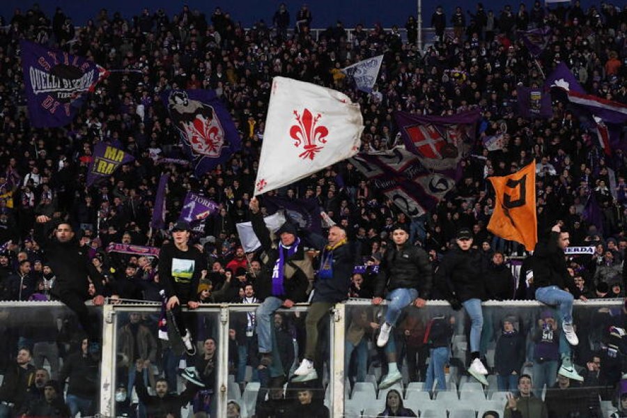 'Nxirrni paratë', tifozët e Fiorentinës të irrituar me drejtuesit e klubit 