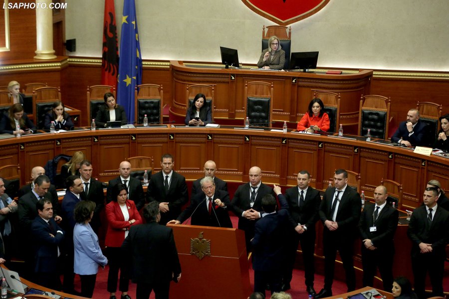 Skandali Rama-McGonigal/ BIRN: Kuvendi përjashtoi brenda një muaji 23 deputetë të opozitës