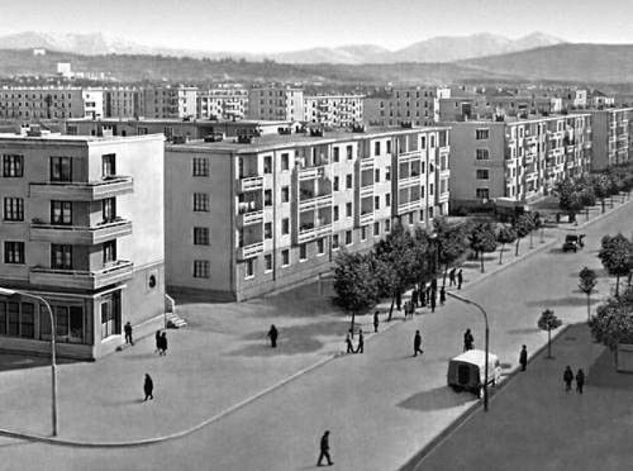 Më 27 shkurt 1954, Këshilli i Ministrave miratoi planin për rregullimin e Tiranës