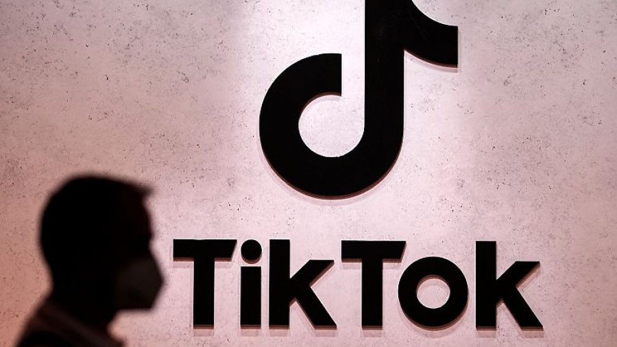 Parlamenti i Danimarkës u kërkon politikanëve të fshijnë TikTok: Rrezik spiunazhi