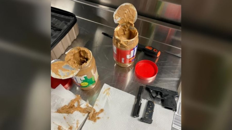 Gjenden pjesë armësh të fshehura në kavanozë me gjalpë kikiriku në aeroport