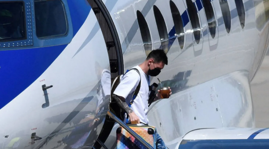 Messi mbërrin në Paris, gati për të nisur stërvitjen me PSG