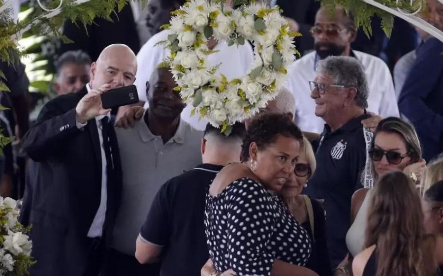Ish-e dashura e Pele kritikon Infantinon: Pse po qeshin të gjithë në funeral?