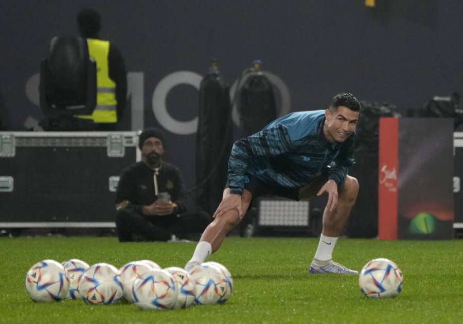 Dënimi i dhënë nga Federata e Futbollit shtyn debutimin e Ronaldos tek Al Nassr