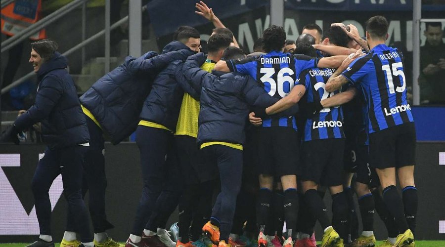 Interi i shkakton humbjen e parë Napolit dhe rihap garën për titull në Serie A