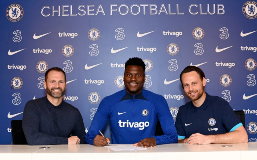 Zyrtare/ Chelsea firmos me mbrojtësin francez, e ‘blindon’ për 7.5 vjet