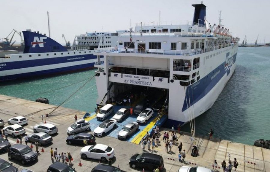 Fluks largimesh në Portin e Durrësit,ja sa qytetarë janë larguar brenda 24-orëve