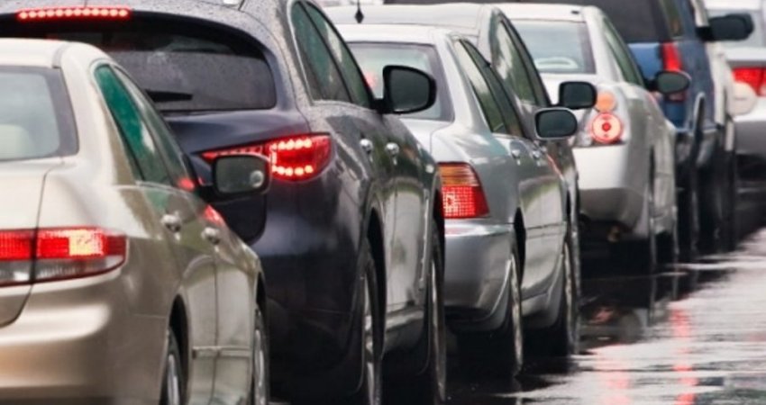 Krimet Ekonomike ngritin kallëzim penal ndaj zyrtarit të MPB-së që shfrytëzonte parkingun e ministrisë për 'Rent A Car' 