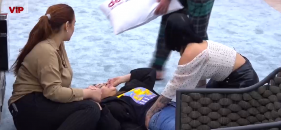 Kiara Tito rrëzohet në tokë dhe shpërthen në lot, niset drejt shtëpisë ambulanca