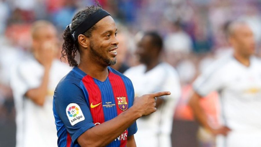 Tifozët e Barçës mund të ëndërrojnë, djali i Ronaldinho-s i bashkohet blaugranëve pas largimit nga Cruzerios