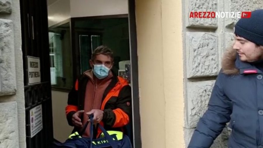 Vrau shqiptarin pasi i sulmoi shtëpinë me ekskavator, italiani: 7 persona rrezikonin të vdisnin