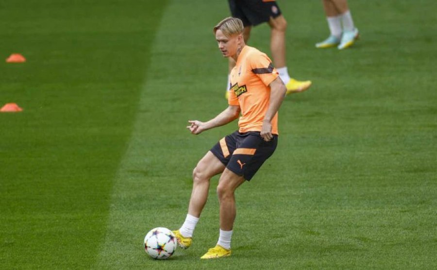 'Messi ukrainas' dhe 'Neymar i ri'. Kush është talenti rreth të cilit 'luftuan' anglezët?
