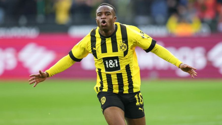 Klubet 'big' mbeten 'thatë', Moukoko rinovon kontratën me Dortmund