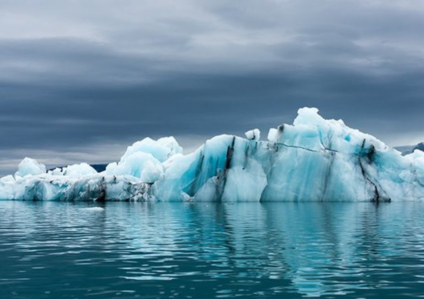 Një ajsberg 15 herë më i madh se Parisi është shkëputur nga Antarktida