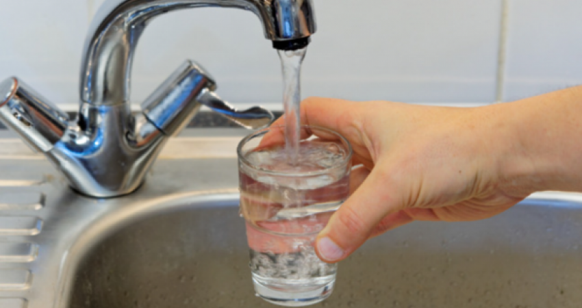 Ministria e Shëndetësisë vazhdon të bëjë thirrje që të vlohet uji para përdorimit