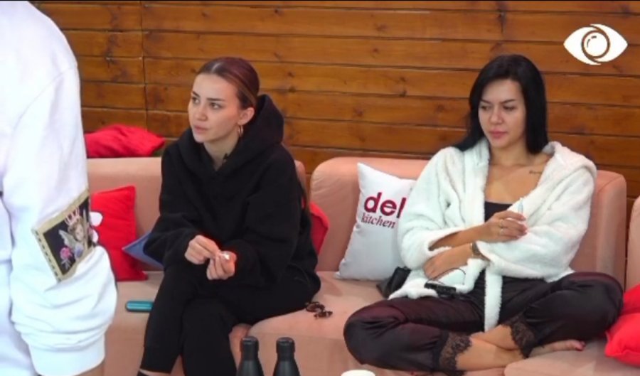 'S’kam pse të shpjegoj çfarë kam në zemrën time'/ Kiara diskuton me Bjordin