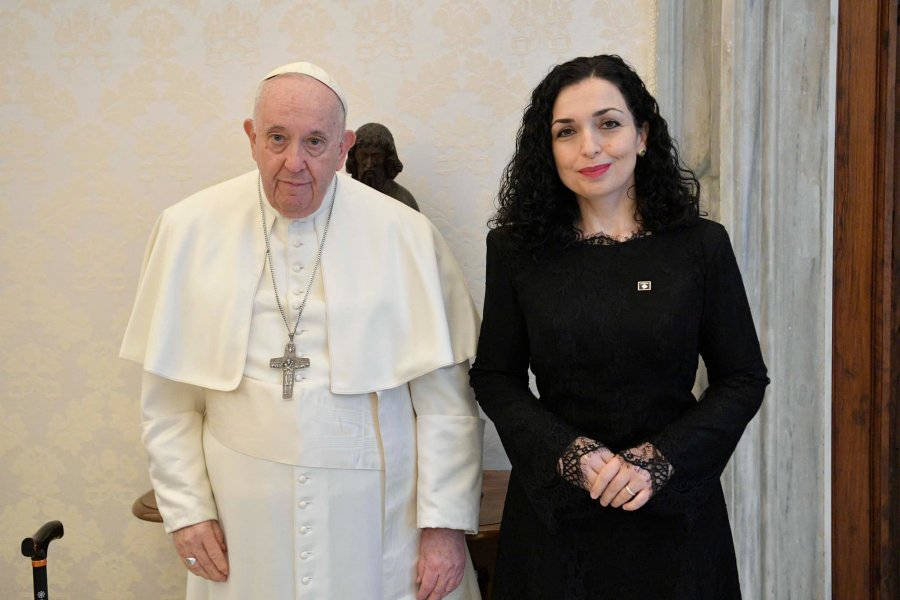 Osmani pritet në audiencë private nga Papa Françesku: Synimi i Kosovës për njohje nga Vatikani 