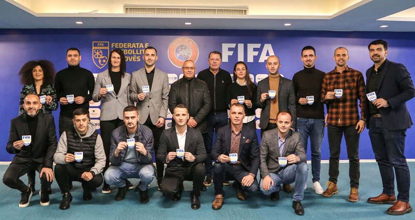 16 gjyqtarë pajisen me stemën e FIFA-s, Kosova bëhet edhe me treshe të gjyqtareve 