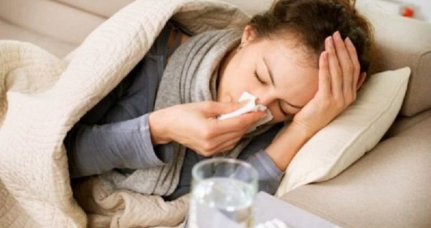 Cilat ushqime mund të lehtësojnë simptomat e gripit