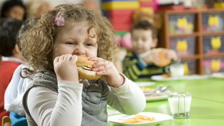 Studimi: Fëmijët e lindur me prerje cezariane kanë prirje për obezitet