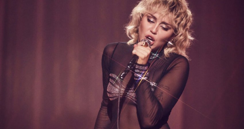 I dedikoi këngë ish-bashkëshortit, Miley Cyrus thyen një rekord