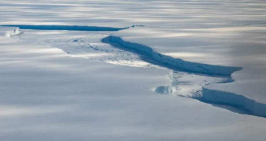 Një ajsberg me madhësinë e Londrës shkëputet nga akullnajat në Antarktidë 
