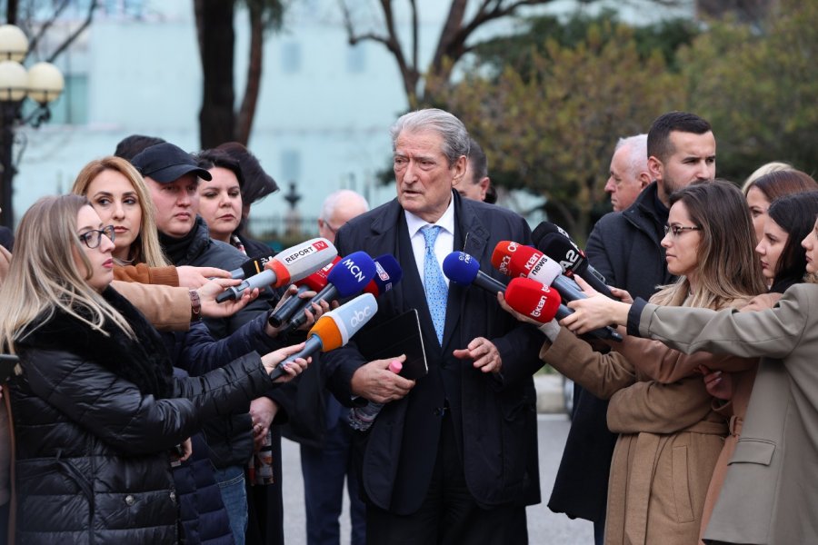 Berisha: McGonigal u përdor si vrasës me pagesë kundër opozitës, nuk ka paqe pa u larguar Rama