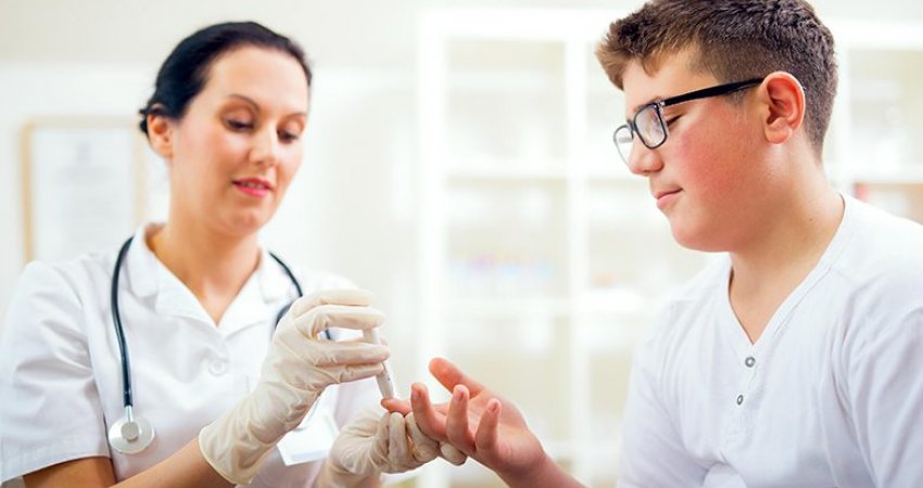 Diabeti tek të rinjtë: Simptomat e hershme për të cilat duhet të jenë të vetëdijshëm