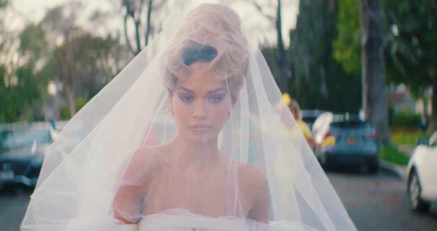 Rikthehet Rita Ora – publikon këngën e re “You Only Love Me”