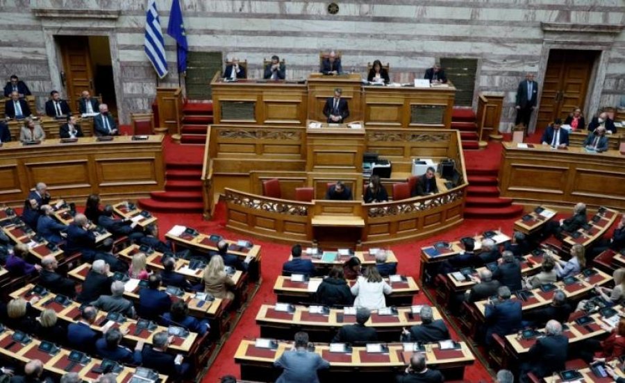 Rrëzohet mocioni i mosbesimit të Syriza ndaj qeverisë greke, si votuan deputetët