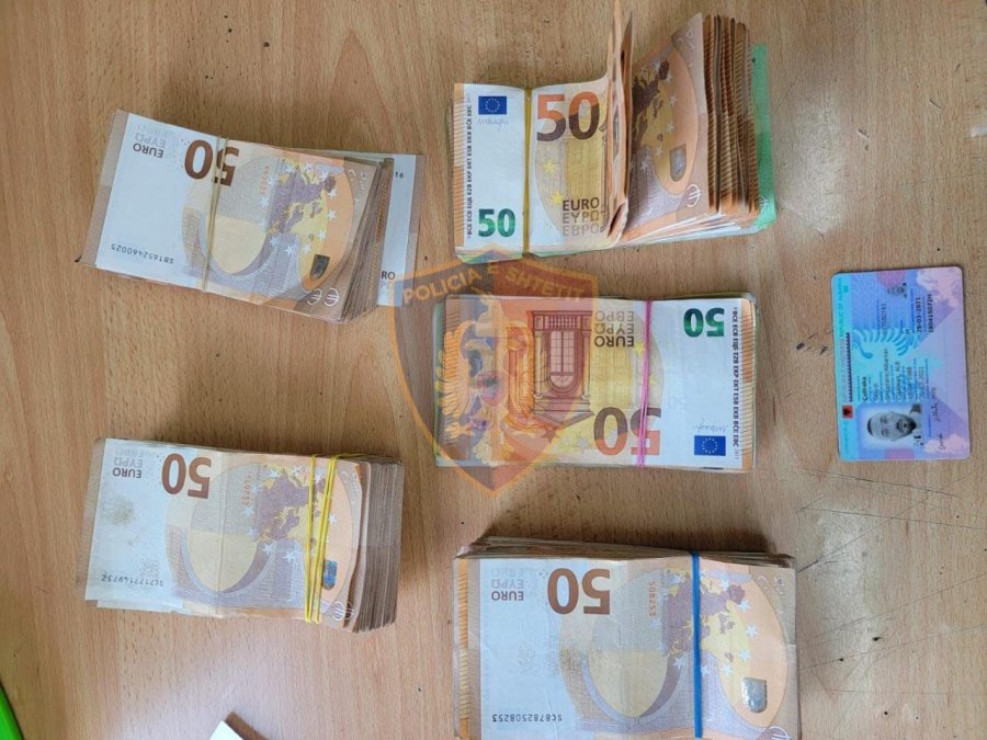 Fshehu në trup 33 mijë Euro të padeklaruara, arrestohet në flagrancë 35-vjeçari